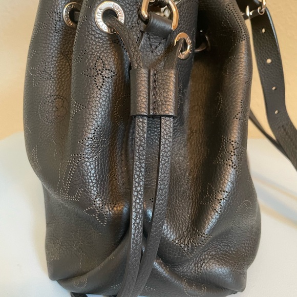 Louis Vuitton Black Bella Tote - Picture 6 of 15